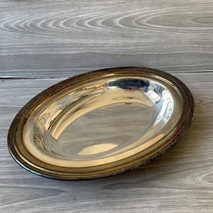 Wm A Rogers silver Serving Bowl 912 Needs Polishing